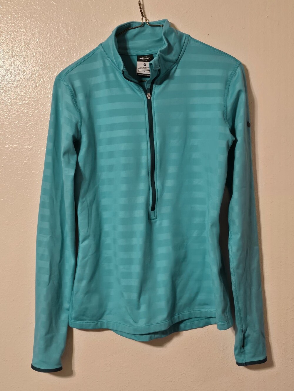 Nike Pro Hyperwarm Embossed 1/2-Zip Pullover Teal Women's Medium 622313-388 Flaw